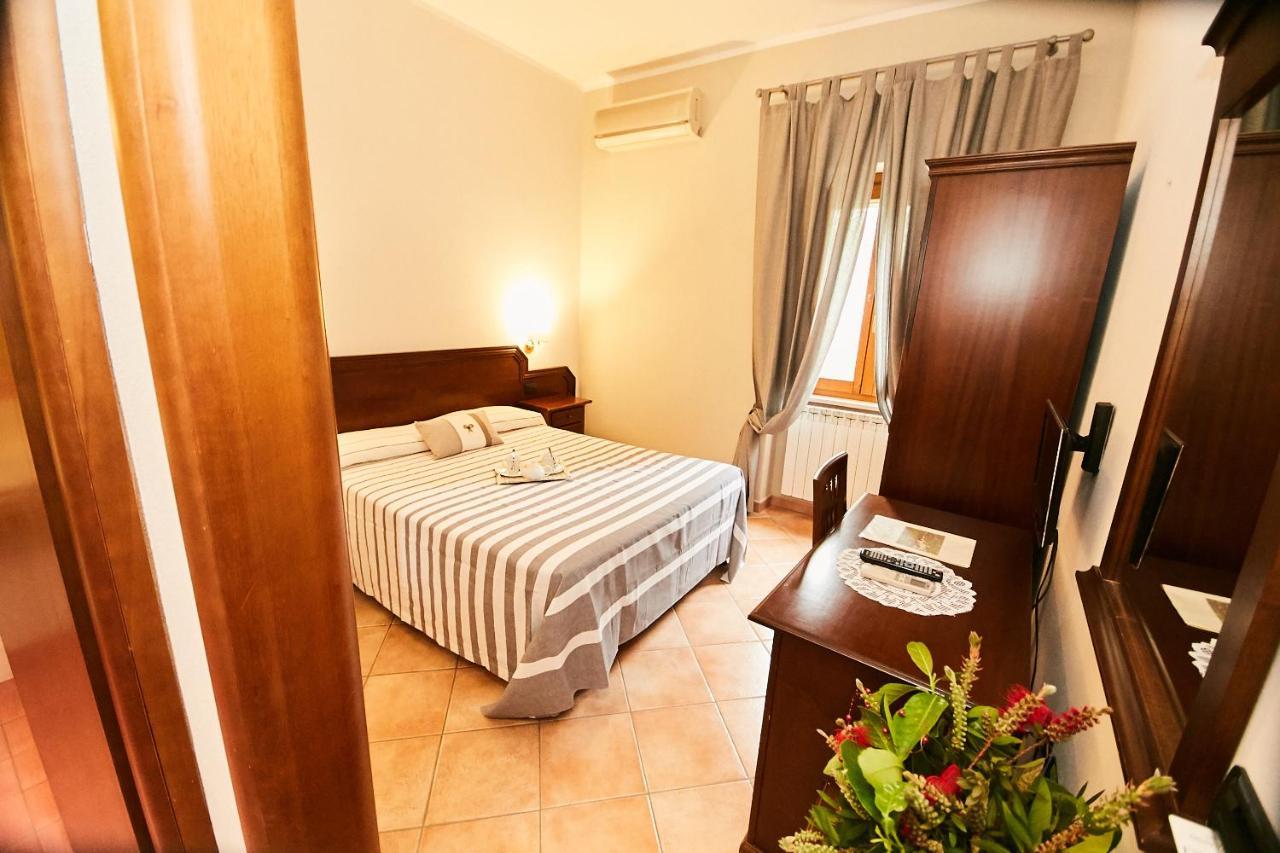 Hotel Vulci 蒙塔尔托迪卡斯特罗 外观 照片